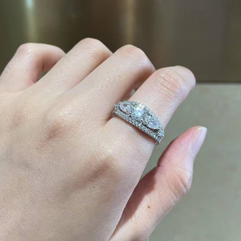 满钻三石Women's RingS925银镀白金定制选款主石Moissanite0.8ct/副石高碳钻